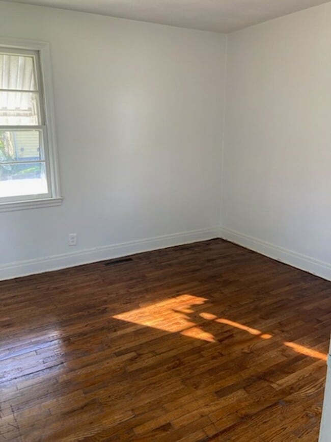 Building Photo - 705 4th St