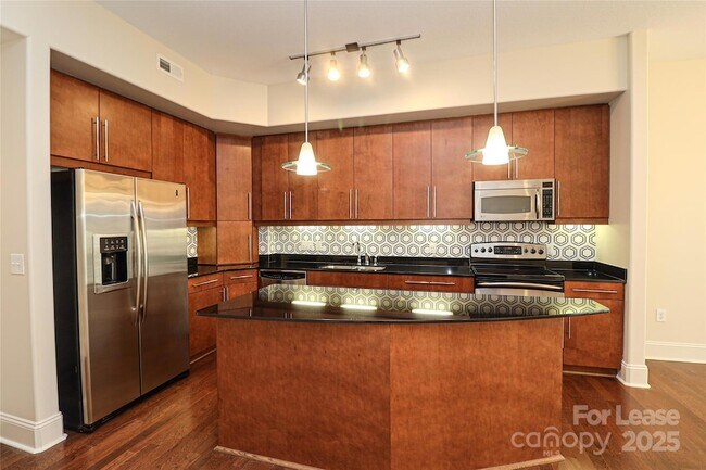 Foto del edificio - 4625 Piedmont Row Dr
