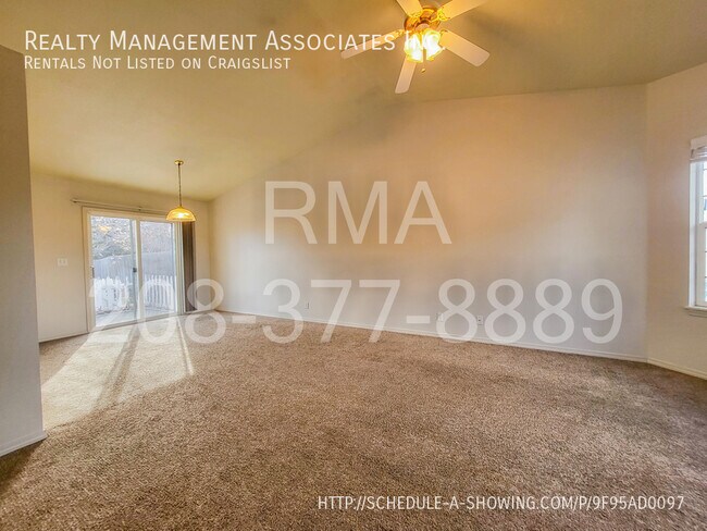 Building Photo - The Perfect 3 Bedroom on 5-Mile & Fairview!