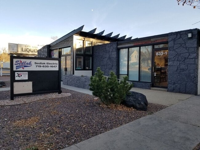 Building Photo - 833 E Platte Ave