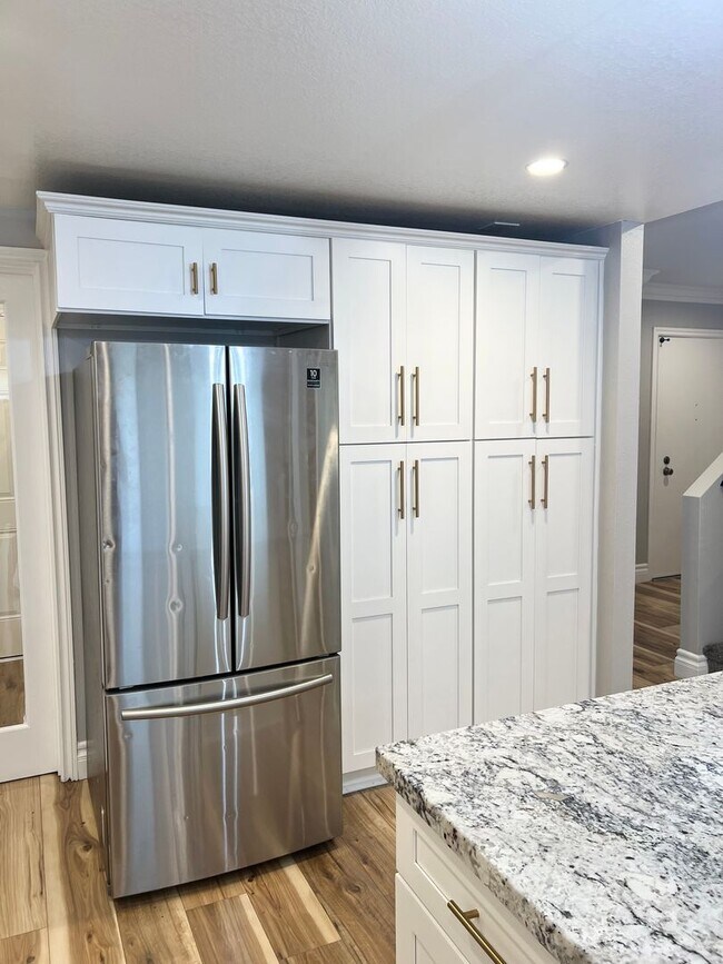 Building Photo - 4 Bed/ 3 Bath Yorba Linda Home with 2 Car Garage