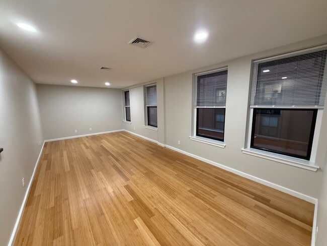 Building Photo - 1714 Washington St