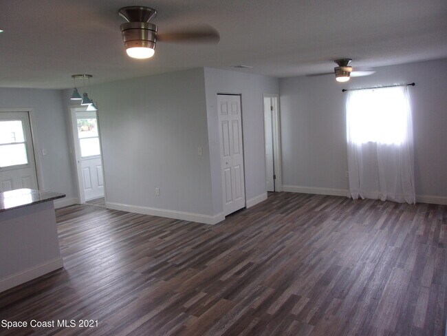 Foto del edificio - 1240 N Singleton Ave