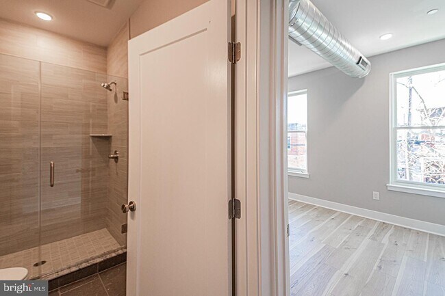 Building Photo - 715 S 51st St