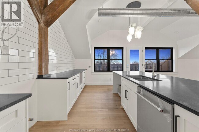 Photo du bâtiment - 247 Brock St