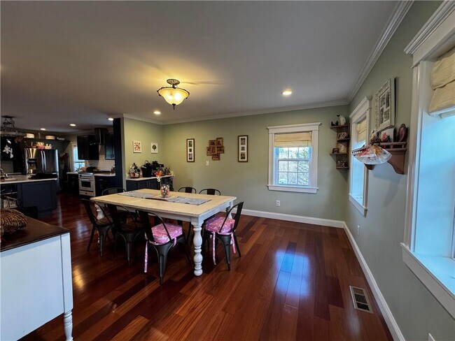 Foto del edificio - 73 Dye Hill Rd