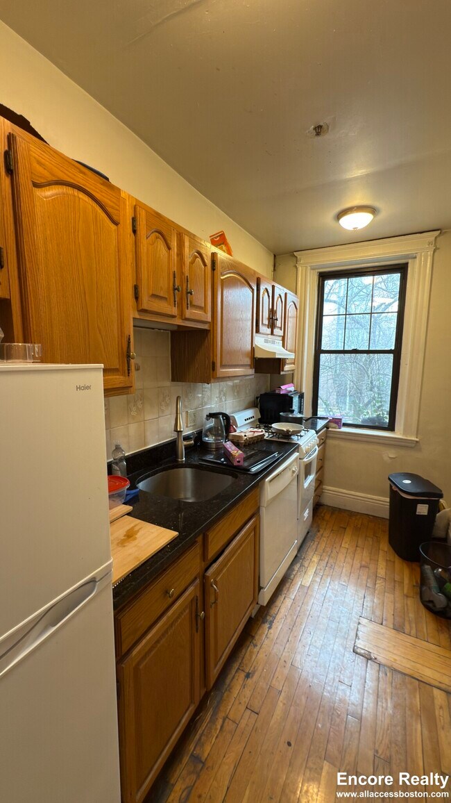 Building Photo - 58 Queensberry St