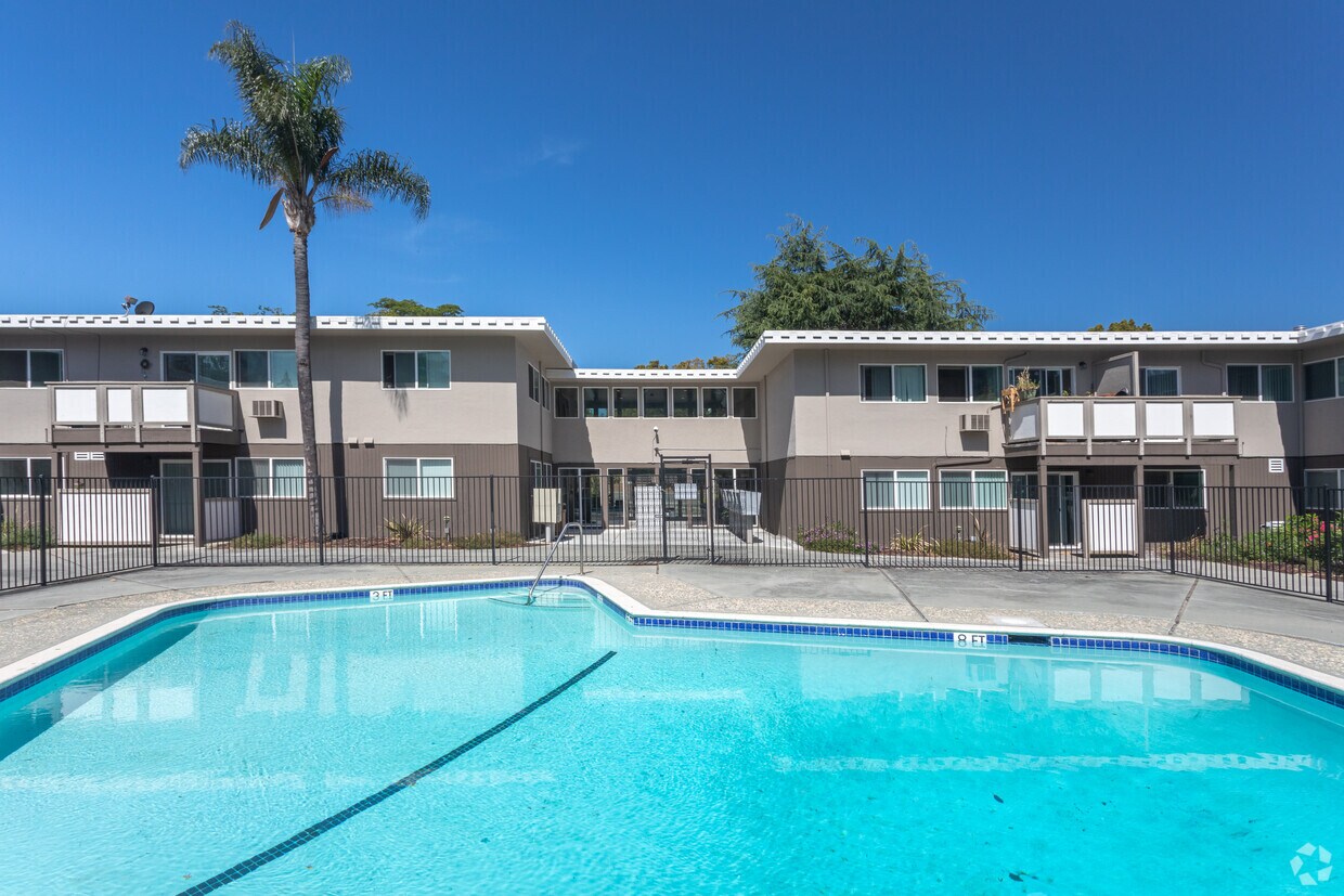 Foto principal - Twin Pines Manor Apartments