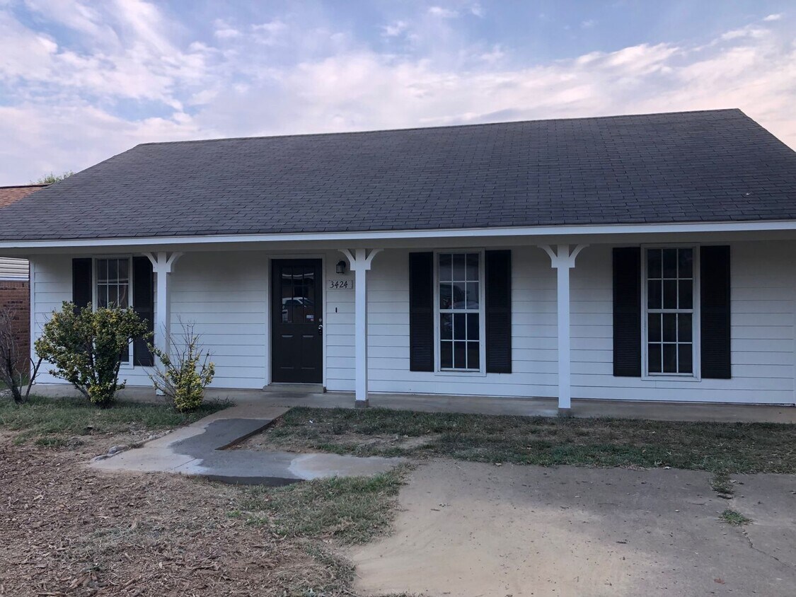 Primary Photo - ****JUST REDUCED*****3424 Laurelwood Dr Ho...