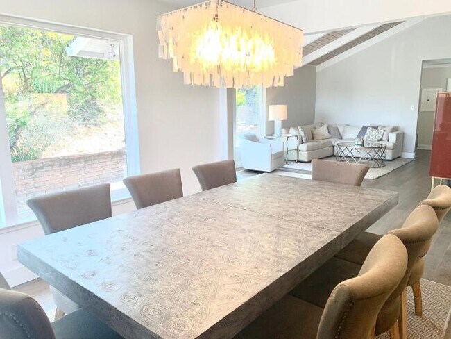 Foto del edificio - 4 bedroom in San Rafael CA 94901