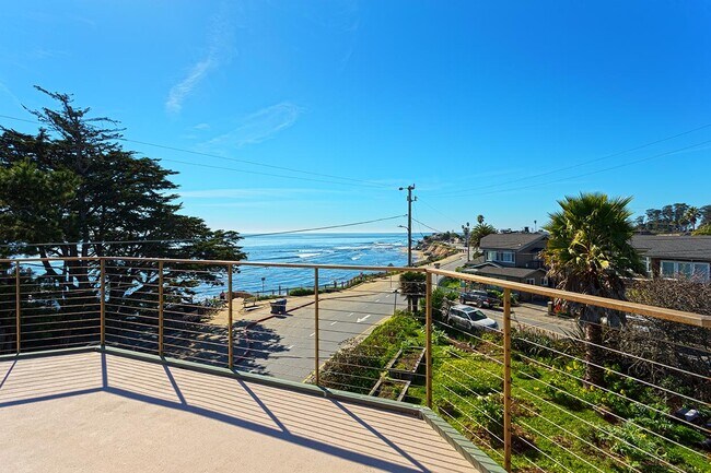 Foto del edificio - 23635 E Cliff Dr