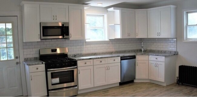 Foto del edificio - 125 Weaver Ave