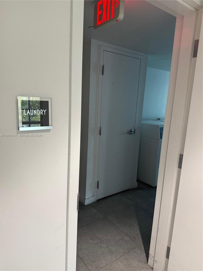 Building Photo - 437 SW 4th Ave