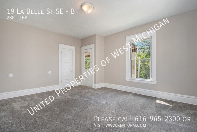 Building Photo - 19 La Belle St SE