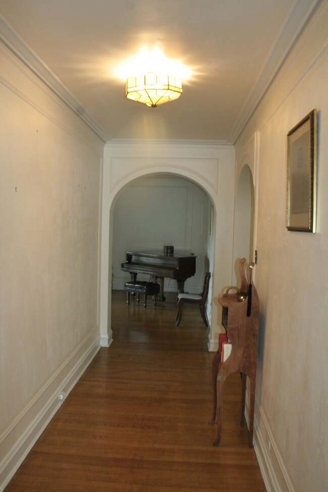 Hall to Living room - 6935 S Crandon Ave