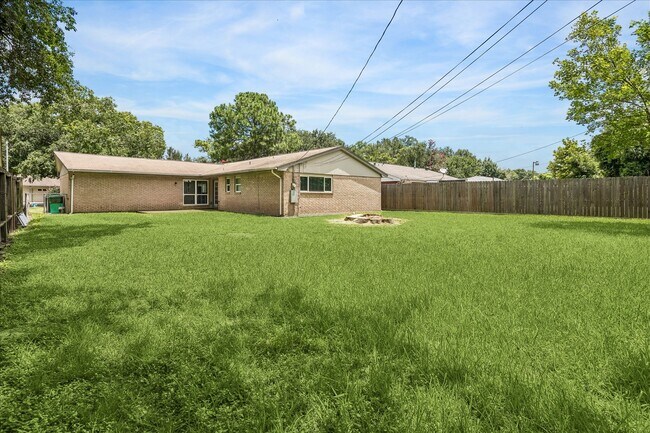Foto del edificio - 5827 Southminster Dr