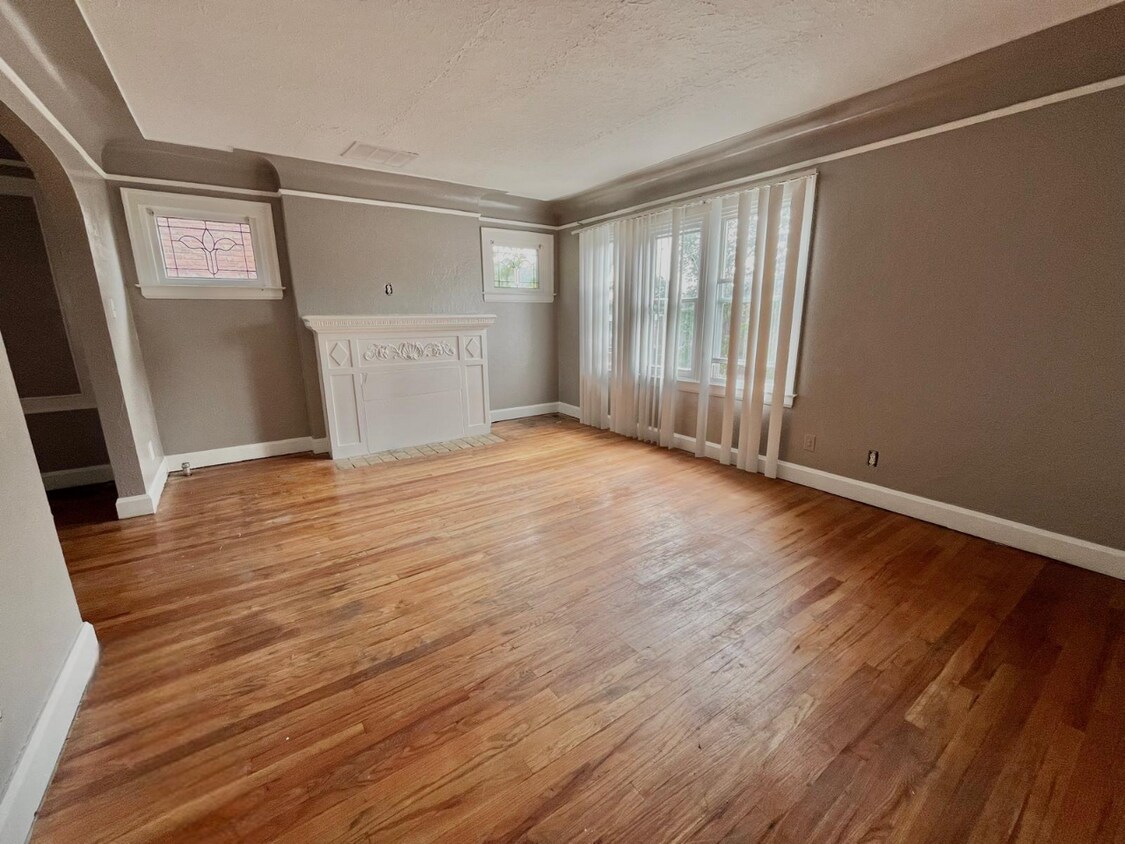 Foto principal - 17146 Kentucky St