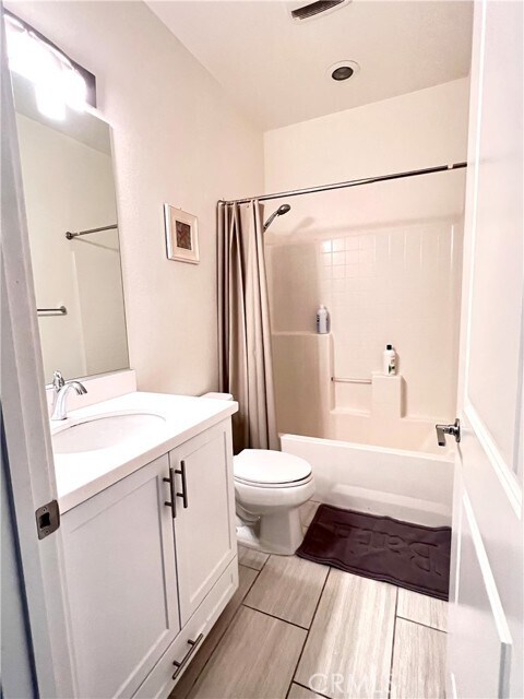 Foto del edificio - 5764 Acacia Ln