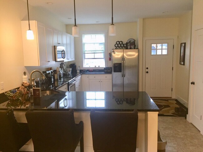 Foto del edificio - 111 Grey Rock Rd