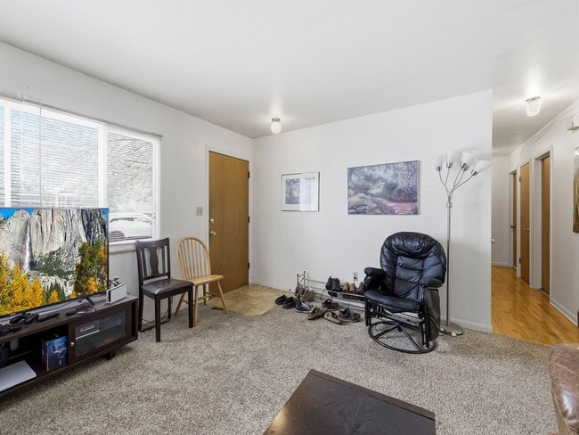 Building Photo - Prime Old Town Access | 3 Bed Home Near City Park + Downtown