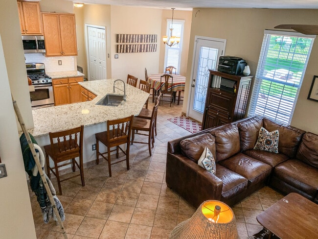Building Photo - 2139 Kingsley Ln