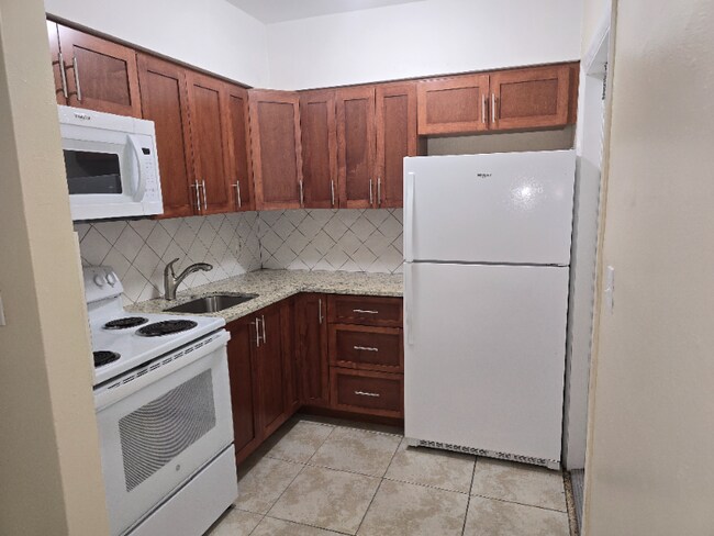 Building Photo - 305 N 61st Ave