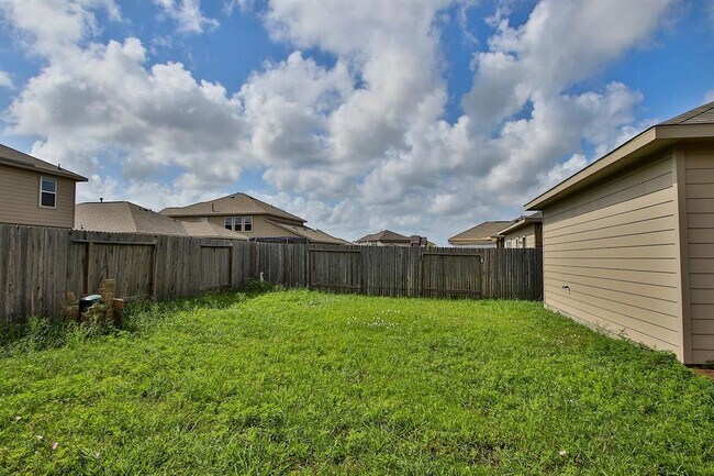 Building Photo - 2209 Onyx Ct