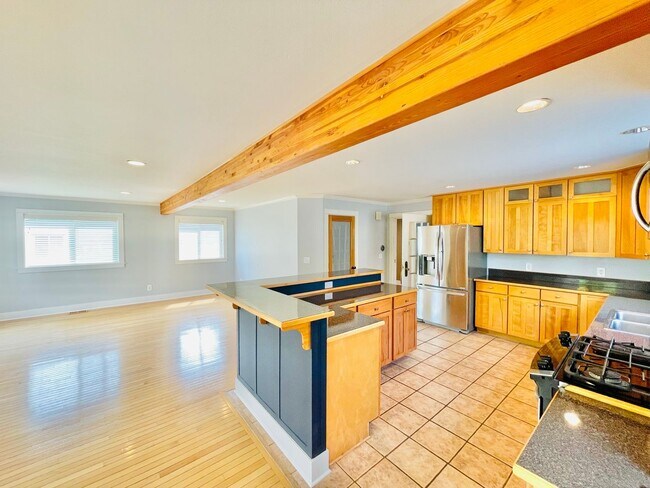 Foto del edificio - Luxurious 5 Bedroom House with 3 Car Garage!