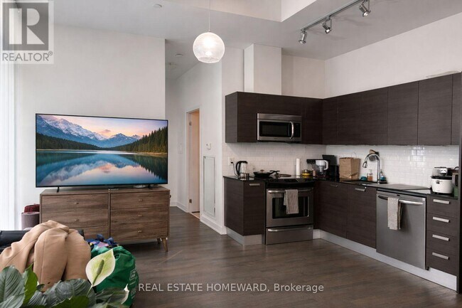 Photo du bâtiment - 1815 Yonge St