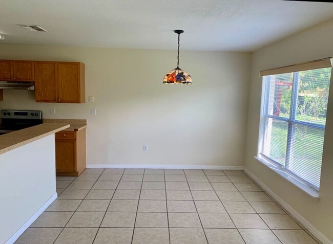 Foto del edificio - Cozy 4 Bedroom Poinciana Home