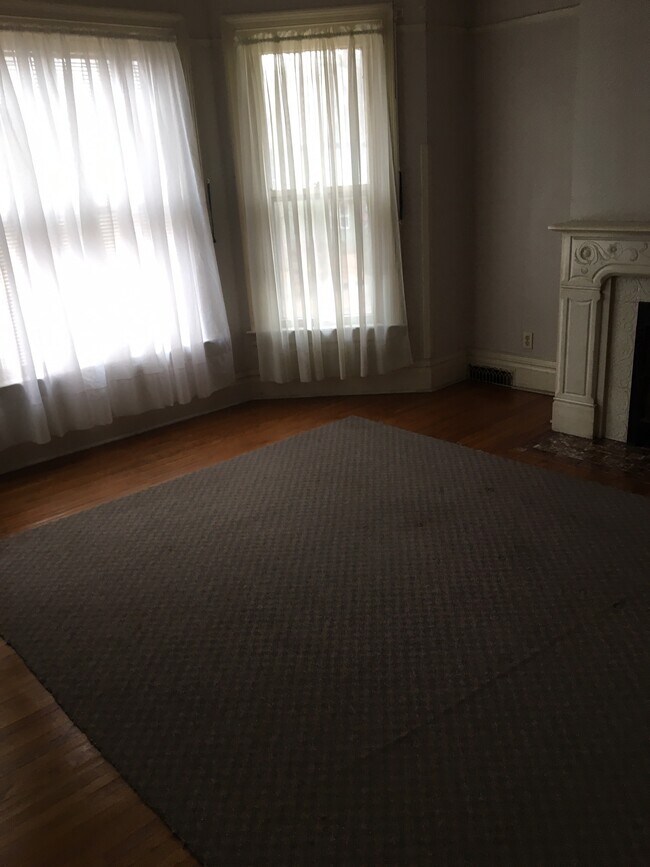 810 22nd St Unit upper, Rock Island, IL 61201 810 22nd St Rock Island