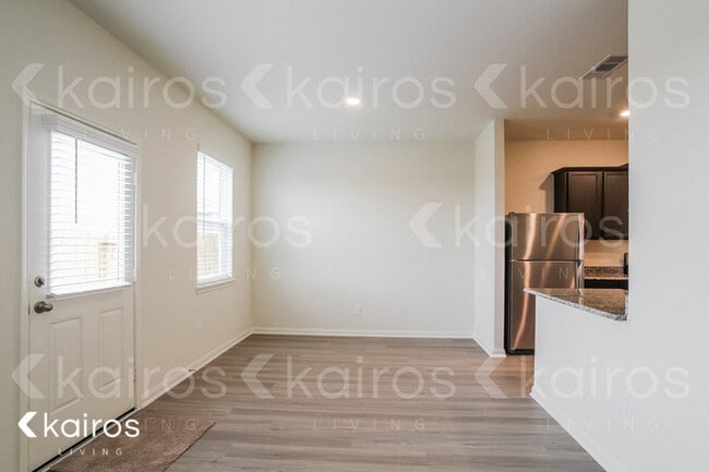 Foto del edificio - 5602 Sapphire Lagoon Rd