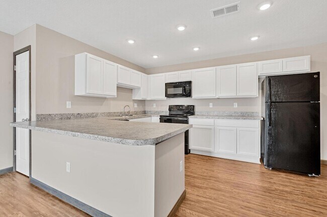 Foto del edificio - 5236 Hutchison St