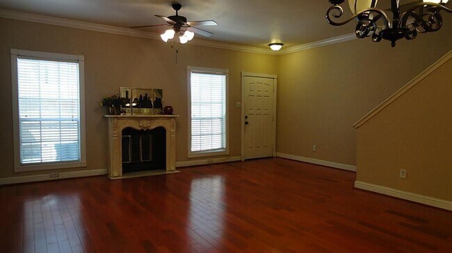 Building Photo - 17465 Red Oak Dr