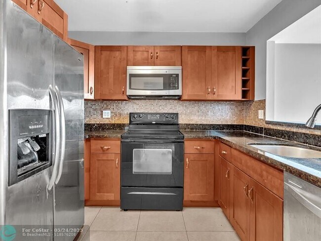 Foto del edificio - 20379 W Country Club Dr