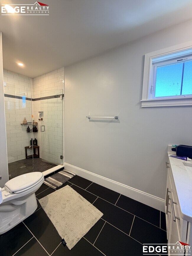 Building Photo - 21 Shepard St