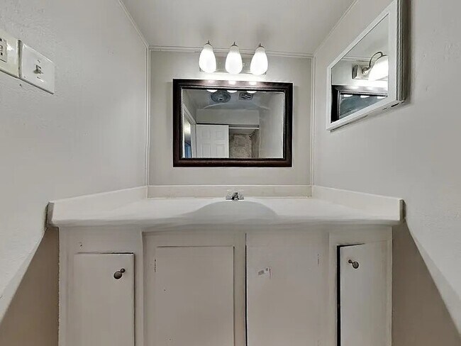 Foto del edificio - 726 Silverstone Dr