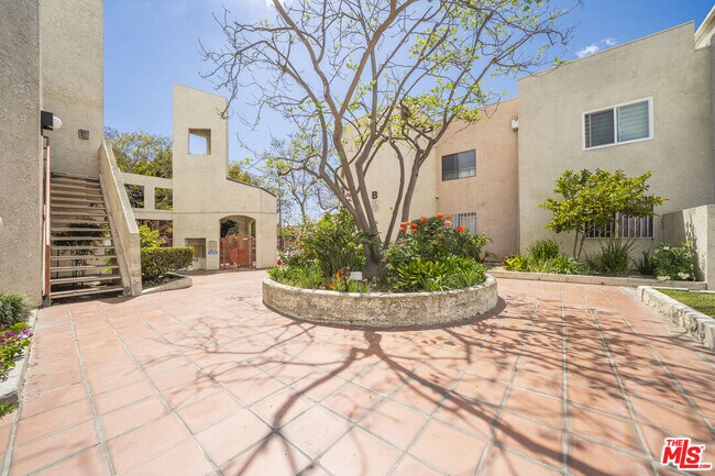 Foto del edificio - 1425 W 12th St