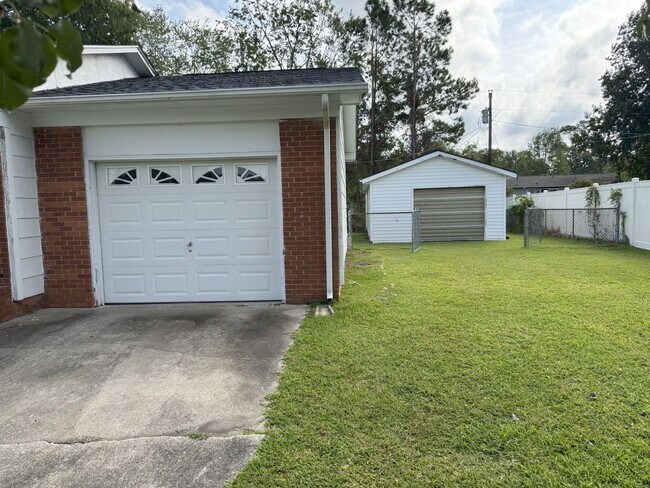 Foto del edificio - 106 Wildwood Rd