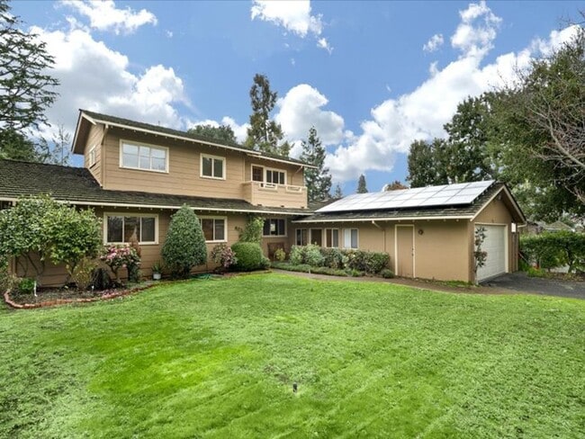 Building Photo - Charming Two-Story Home with Amazing Views...