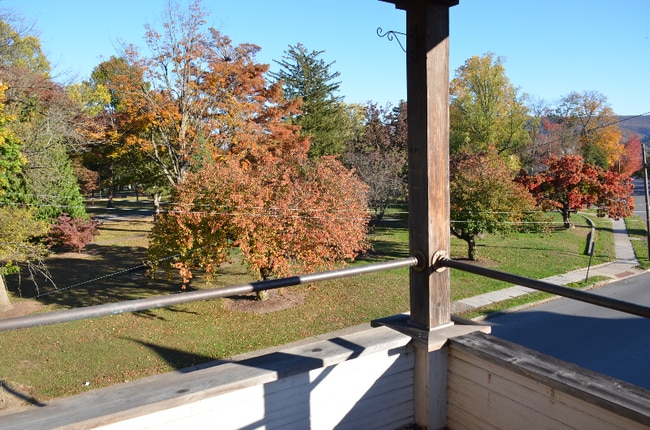 Building Photo - 901 Hepburn St