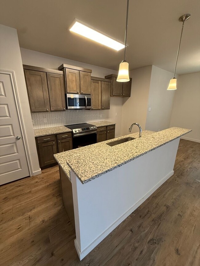 Building Photo - AVAILABLE NOW 3/2.5 Town Home!