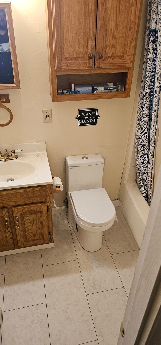 Baño - 5523 Ellsworth Ave