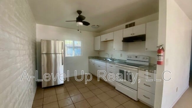 Building Photo - 1025 S Santa Rita Ave