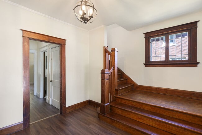 Building Photo - 401 S Buchanan St