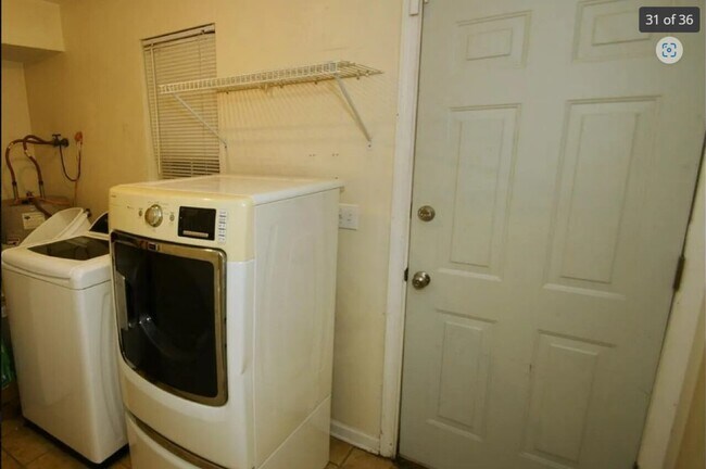 Foto del edificio - 240 Briley Ct, Tallahassee, FL 32305