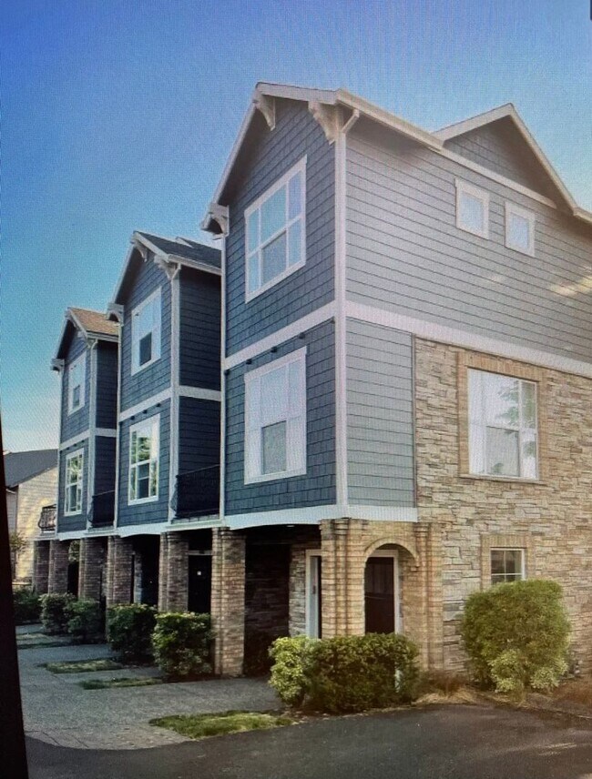 Building Photo - 2Bed + Den/Office w/ 2.5 Bath Happy Valley...