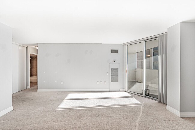 Foto del edificio - Amazing 1 Bed 1 Bath Golden Triangle Condo...