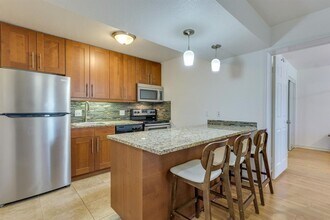 Building Photo - 7685 Northcross Dr