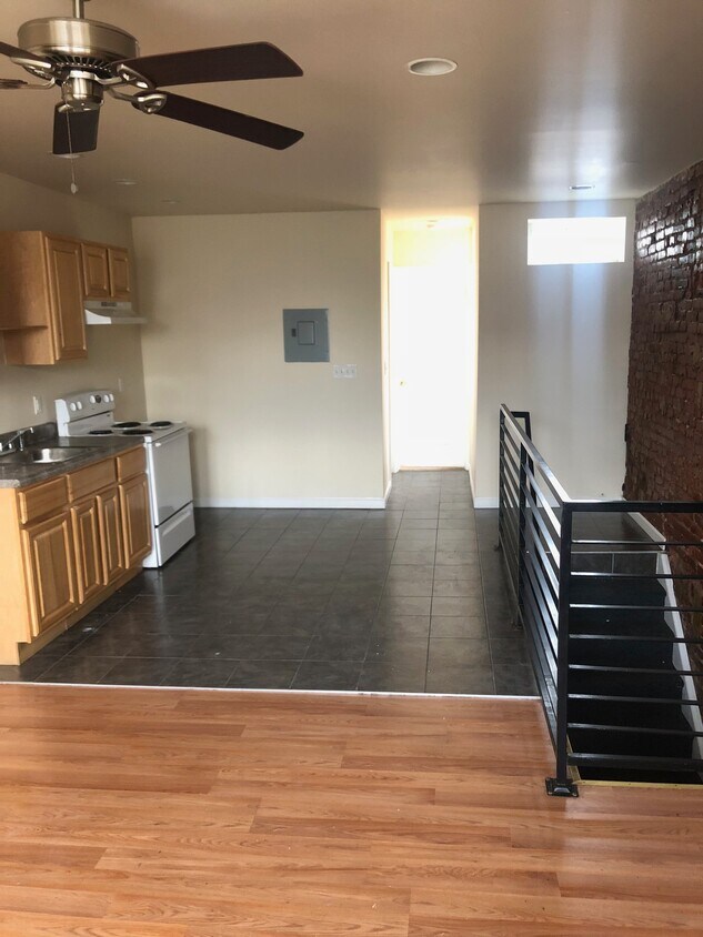 Foto principal - 3535 Joyce St